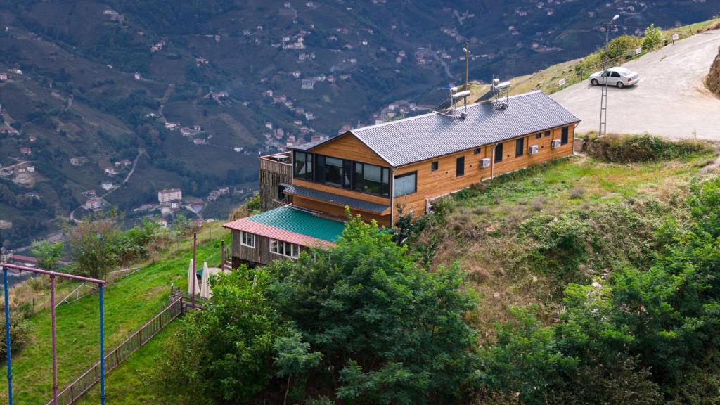 Deniz ve Doğa Manzaralı Jakuzili Bungalov