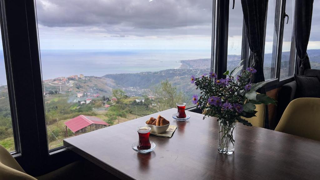 Deniz ve Doğa Manzaralı Jakuzili Bungalov