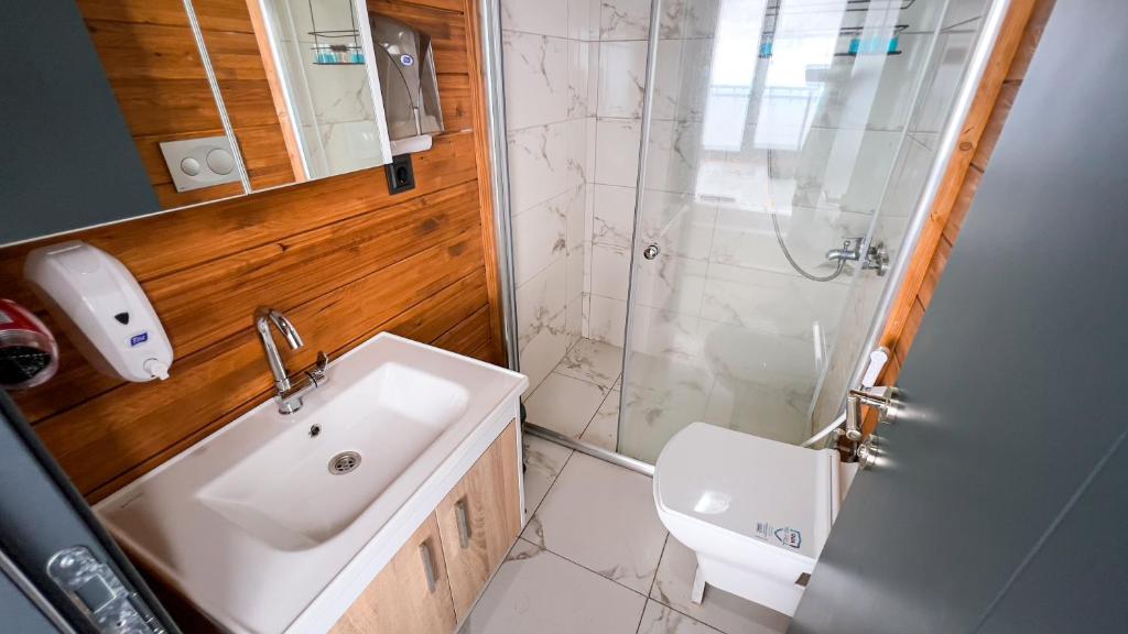 Deniz ve Doğa Manzaralı Jakuzili Bungalov
